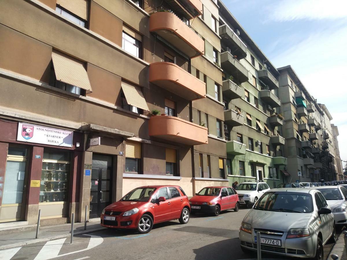 Central Zagrad Apartment Риека Экстерьер фото